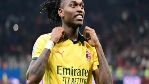 “隆多因非法持有枪支及毒品被捕，承认罪行被判短期监禁”